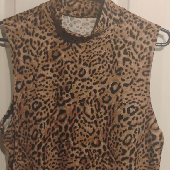 No Boundaries Brown Muscle Tee Sleeveless Top - Picture 6 of 9